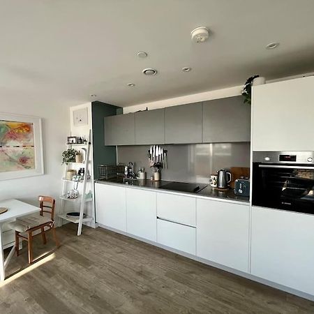 Elegant Chic Living: 1 Bed In Vibrant London Area Apartment Ngoại thất bức ảnh